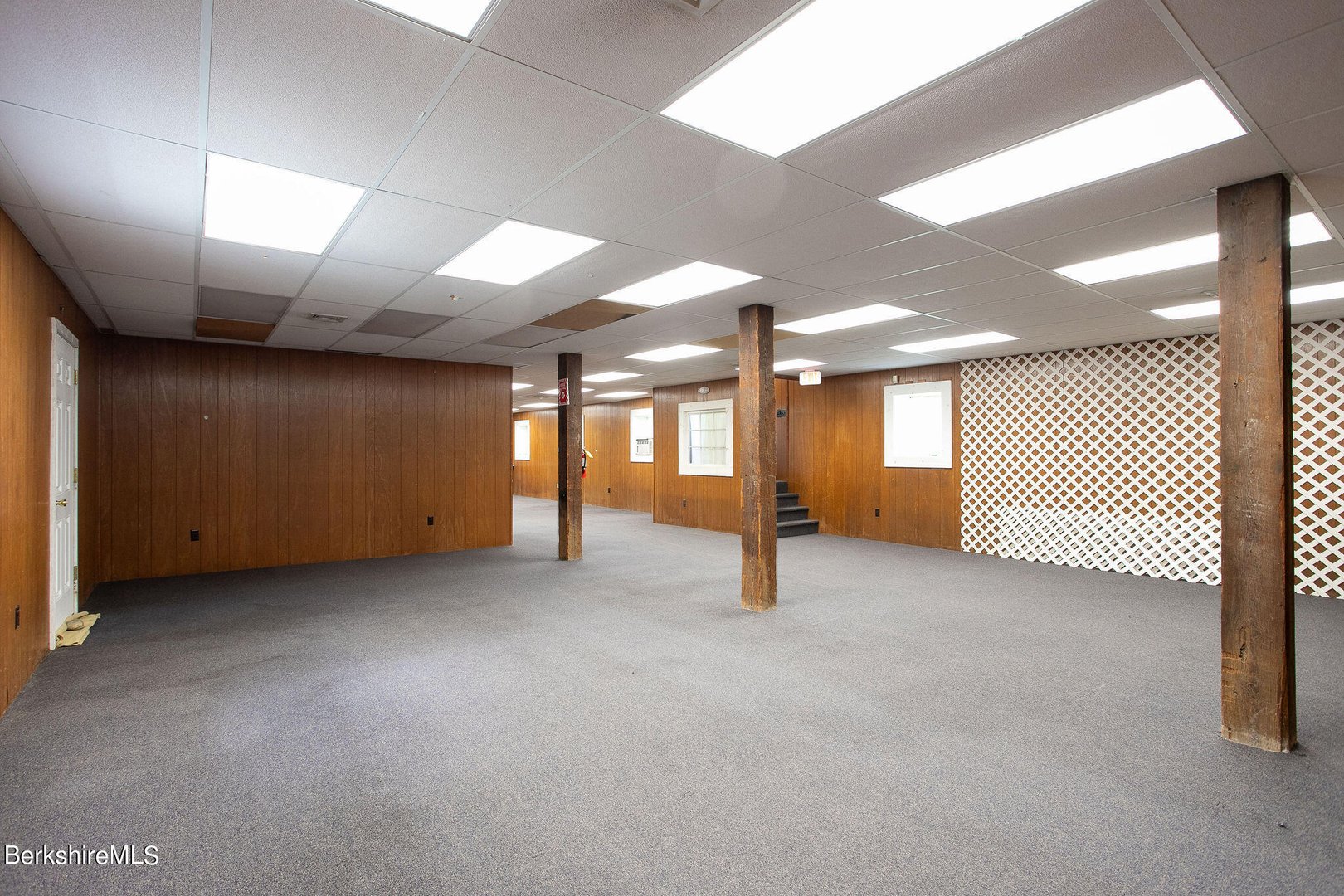 395 N Park St Photo 19