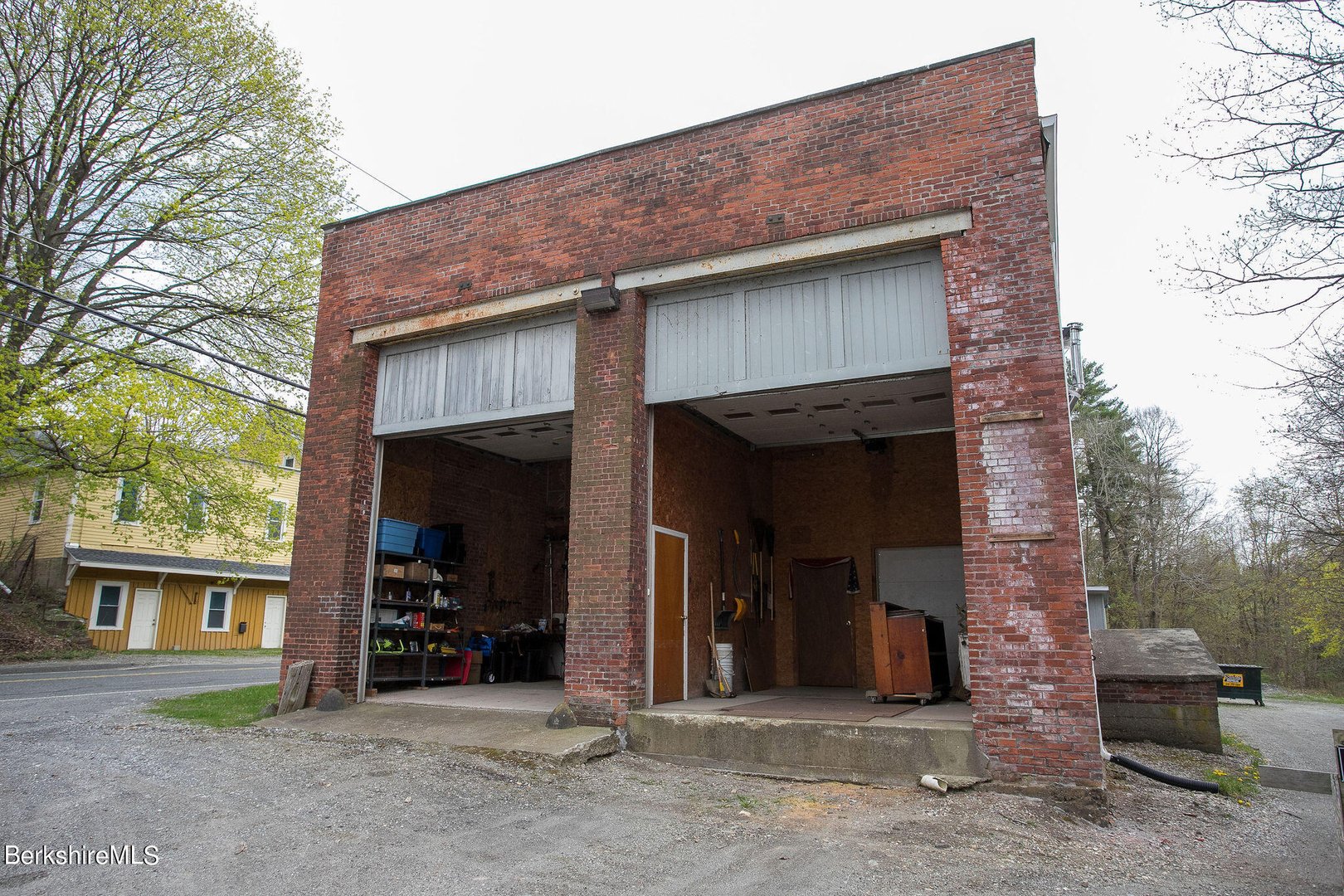 395 N Park St Photo 11