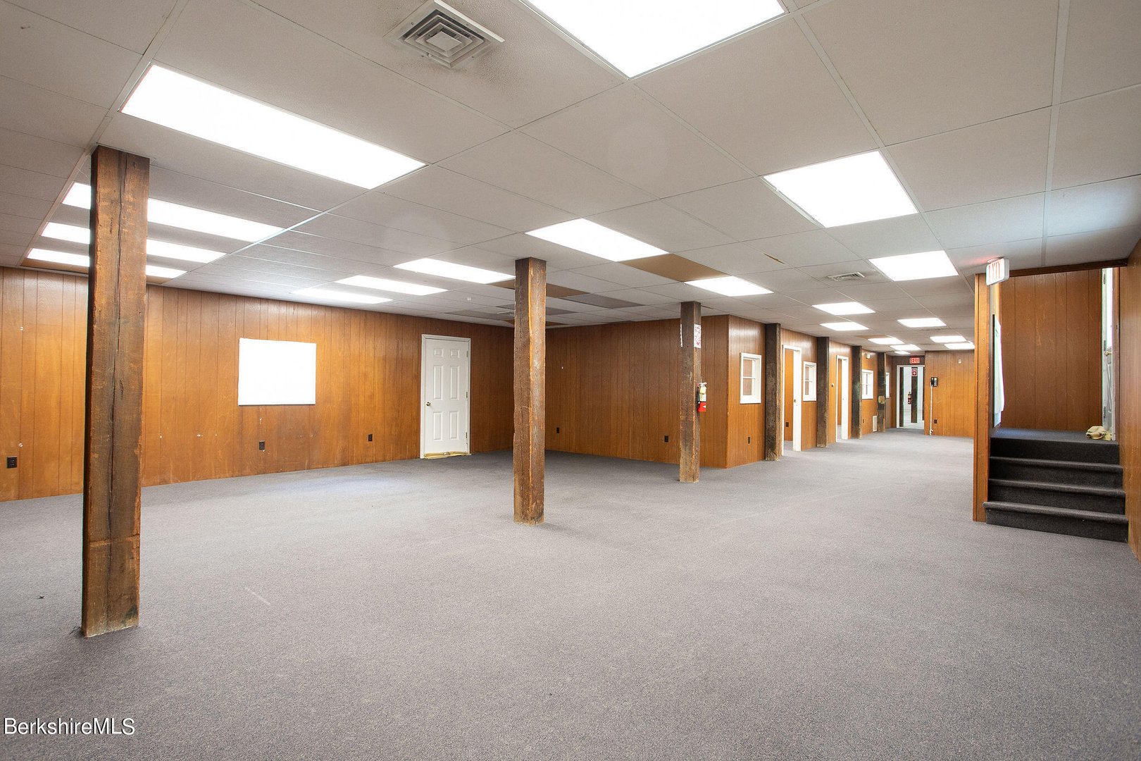 395 N Park St Photo 18