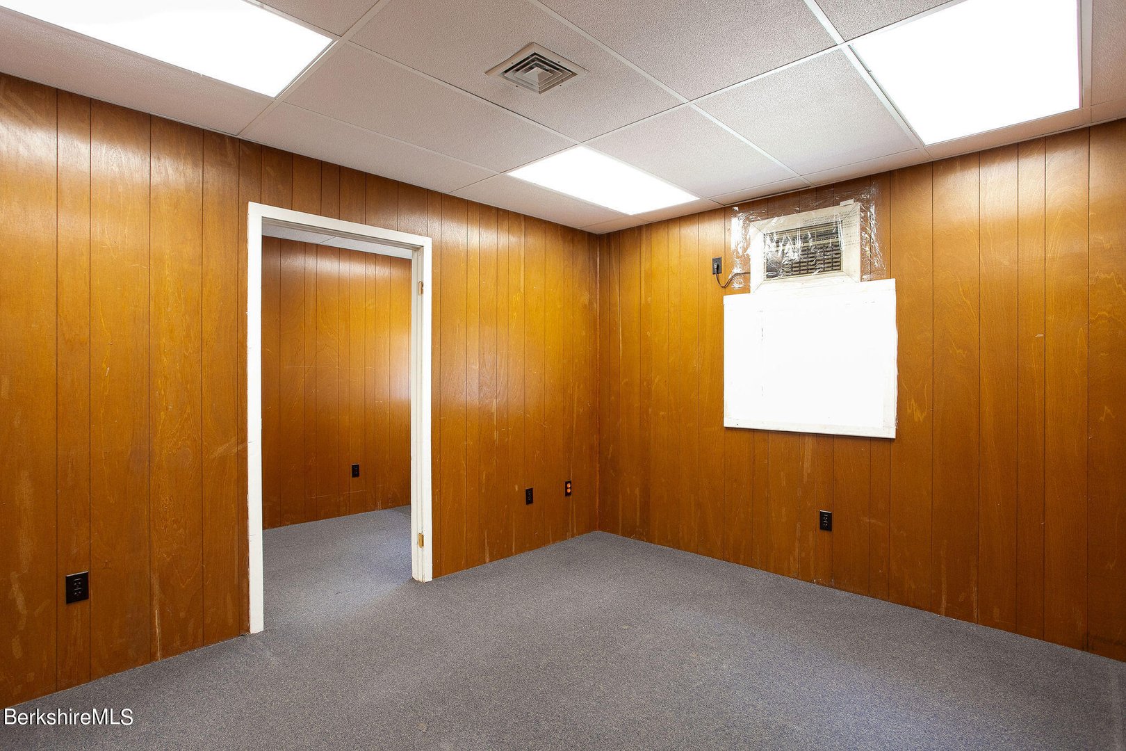 395 N Park St Photo 22