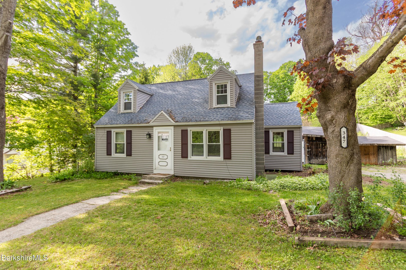 347 Maple St Photo 1