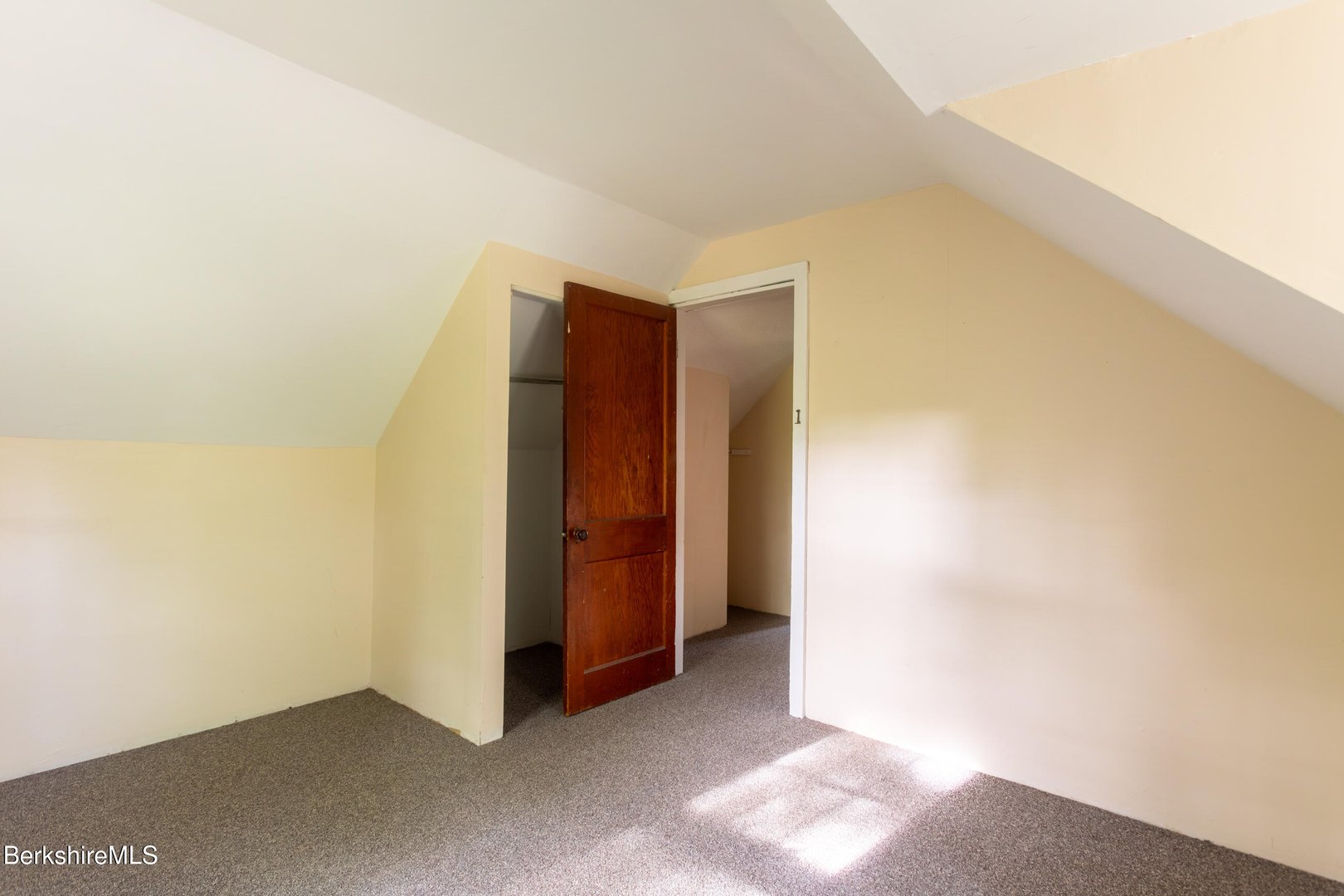 347 Maple St Photo 16