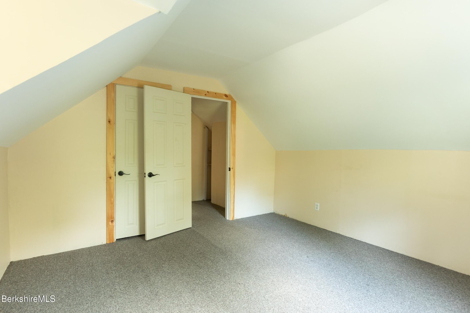347 Maple St Photo 14