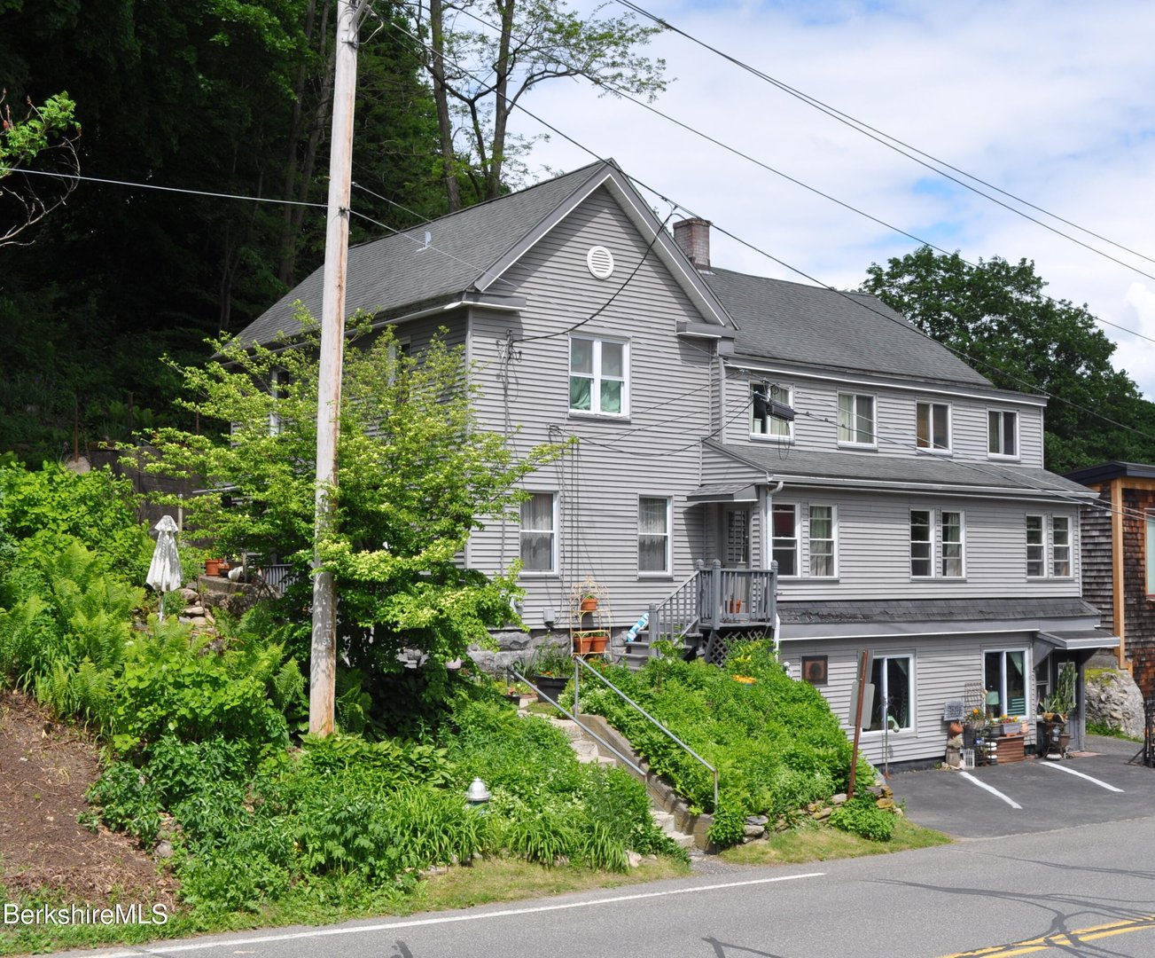 133 Front St Photo 1
