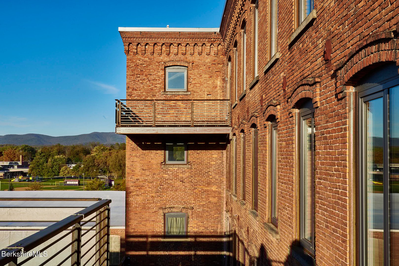 520 State Rd  #402 Photo 18