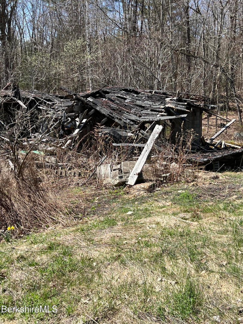 427 West Rd Photo 2