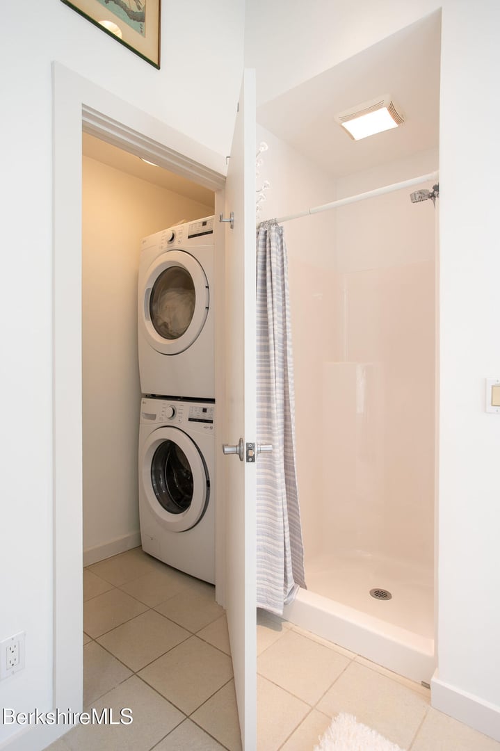 324 Park St Photo 23