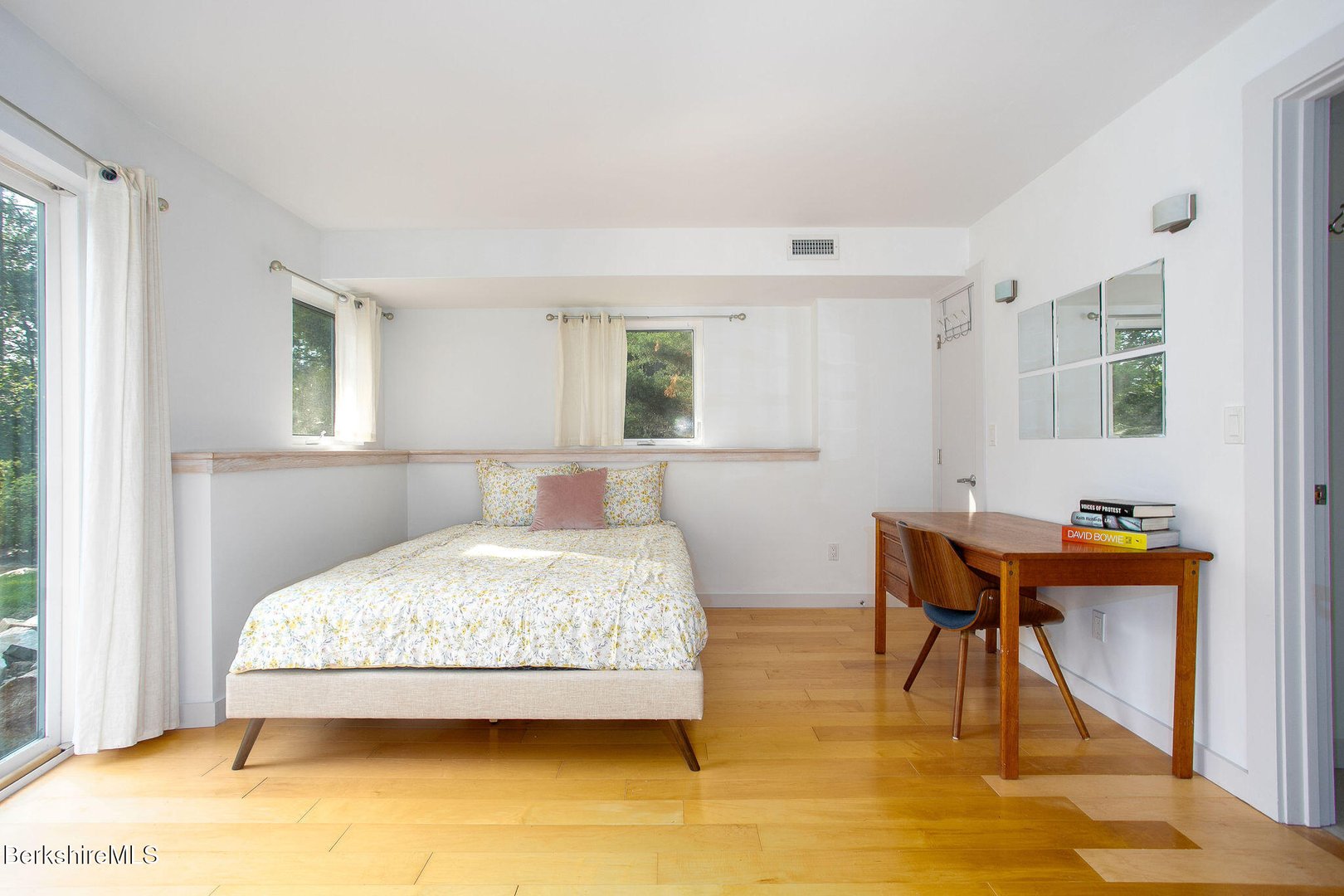 324 Park St Photo 31