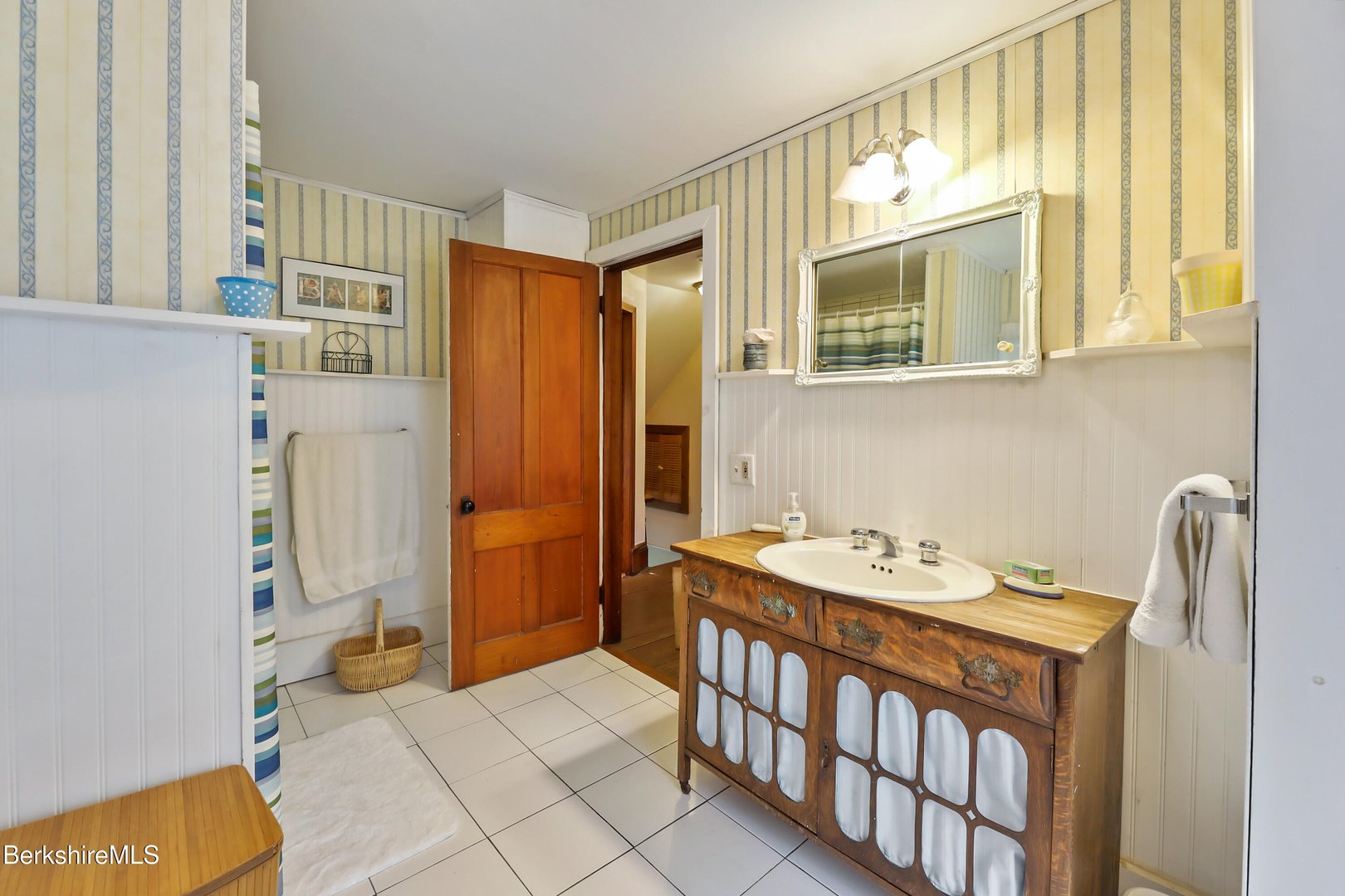 212 Highland St Photo 32