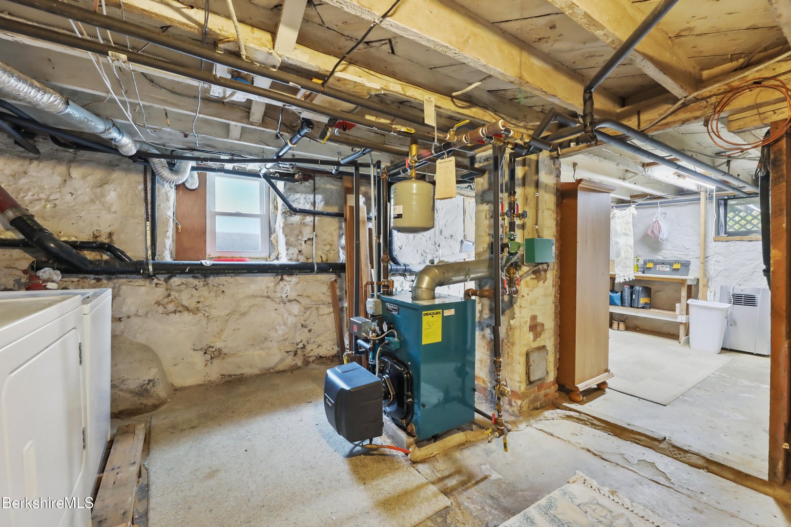 212 Highland St Photo 33