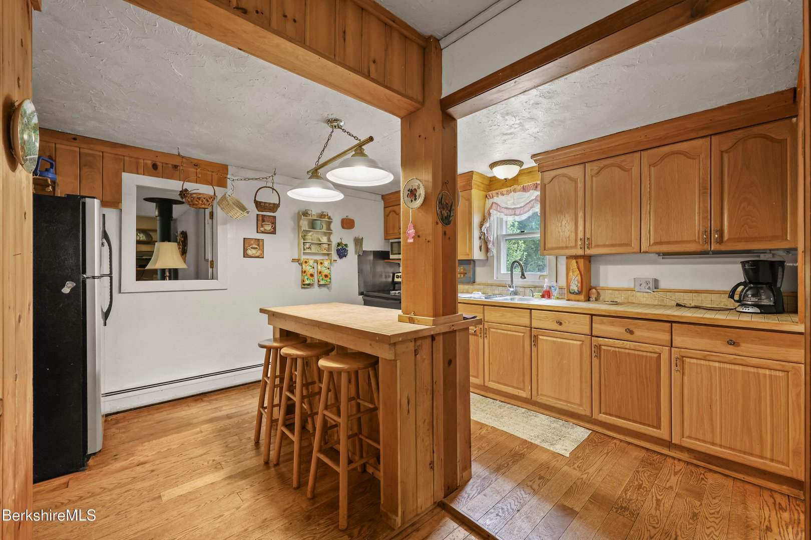 212 Highland St Photo 11