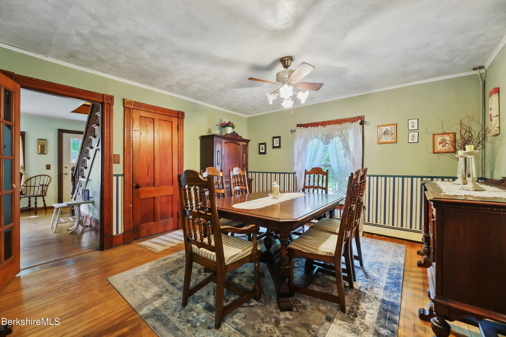 212 Highland St Photo 9