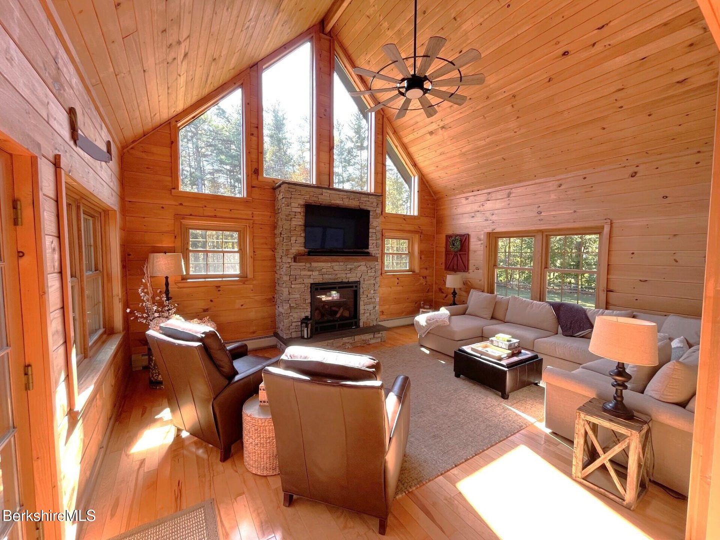 1020 Cascade St Photo 25