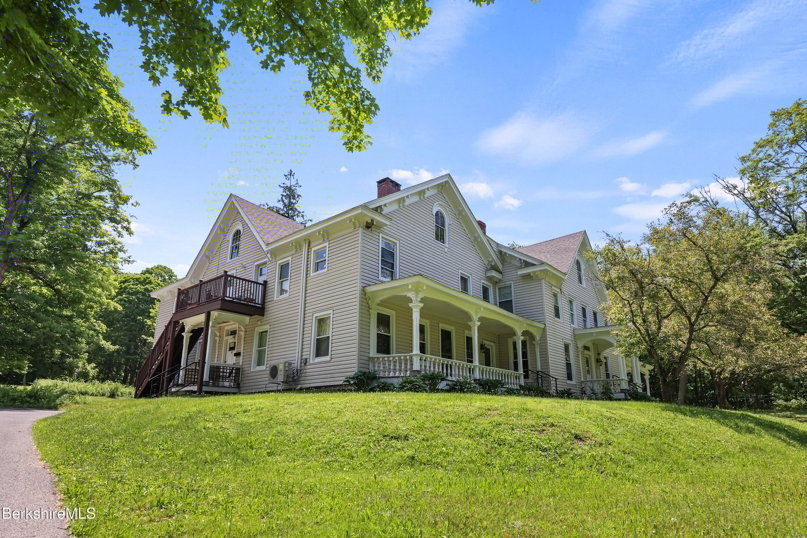 45 Forest St Photo 35