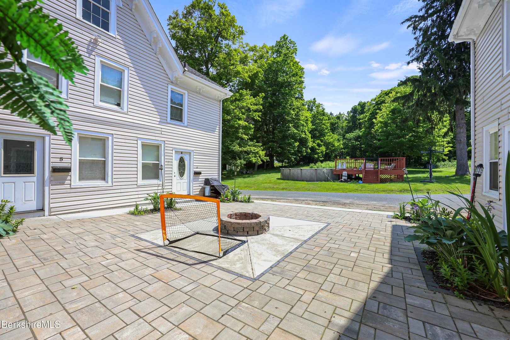 45 Forest St Photo 40