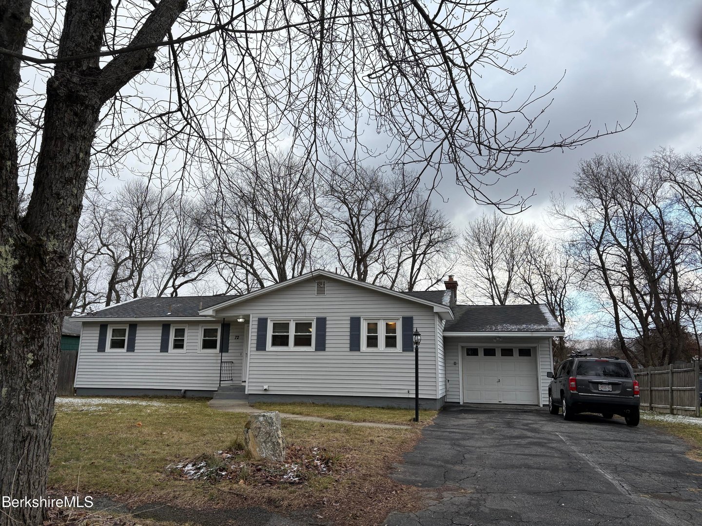 72 Nancy Ave Photo 1