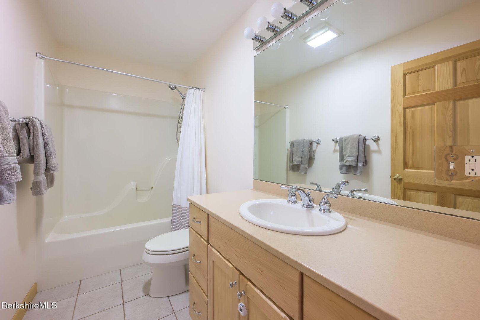 545 W Center Rd Photo 31