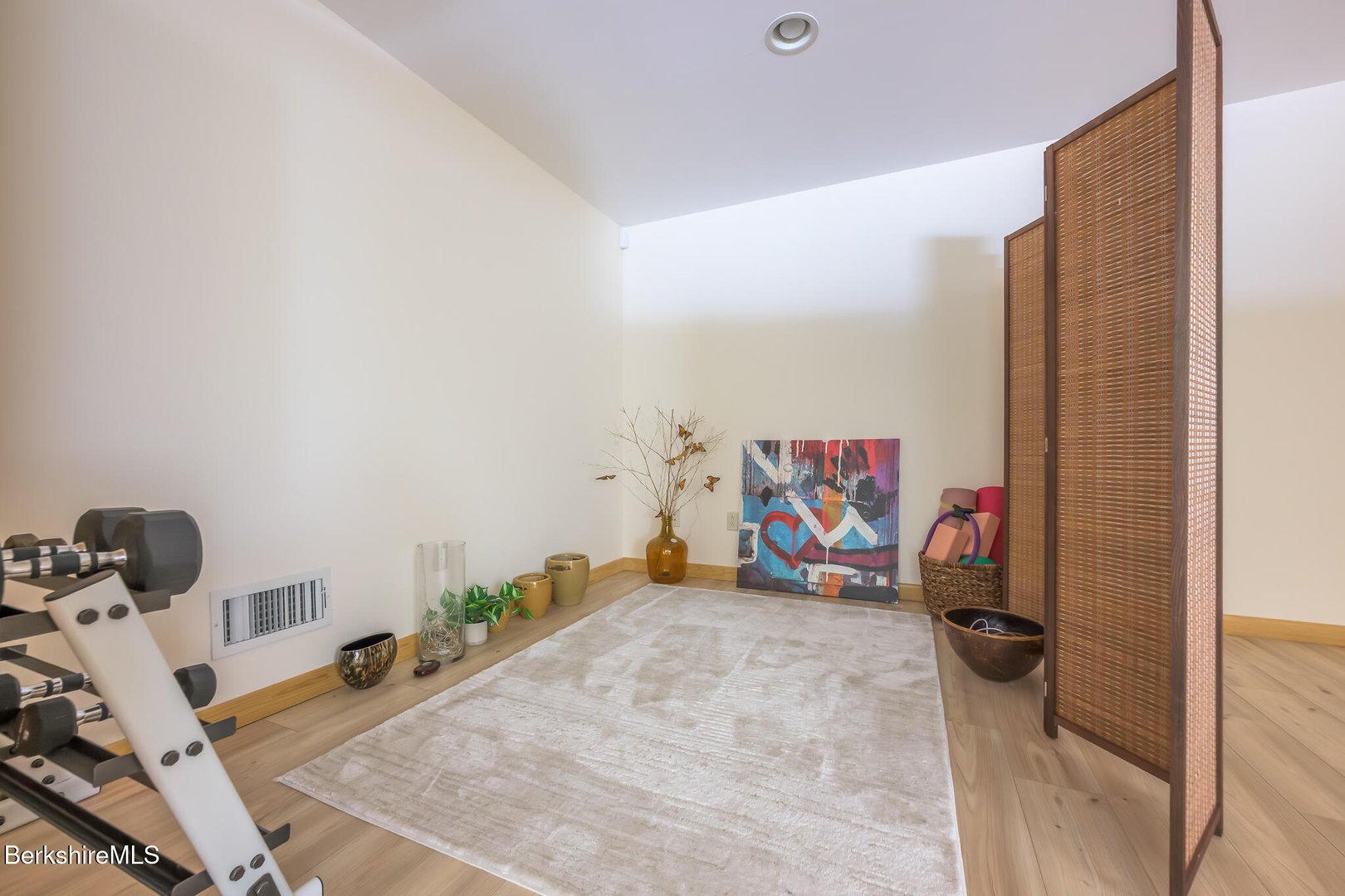 545 W Center Rd Photo 37