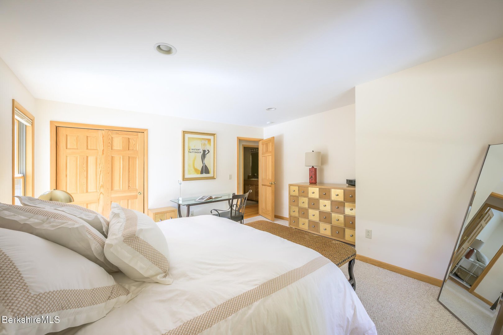 545 W Center Rd Photo 29