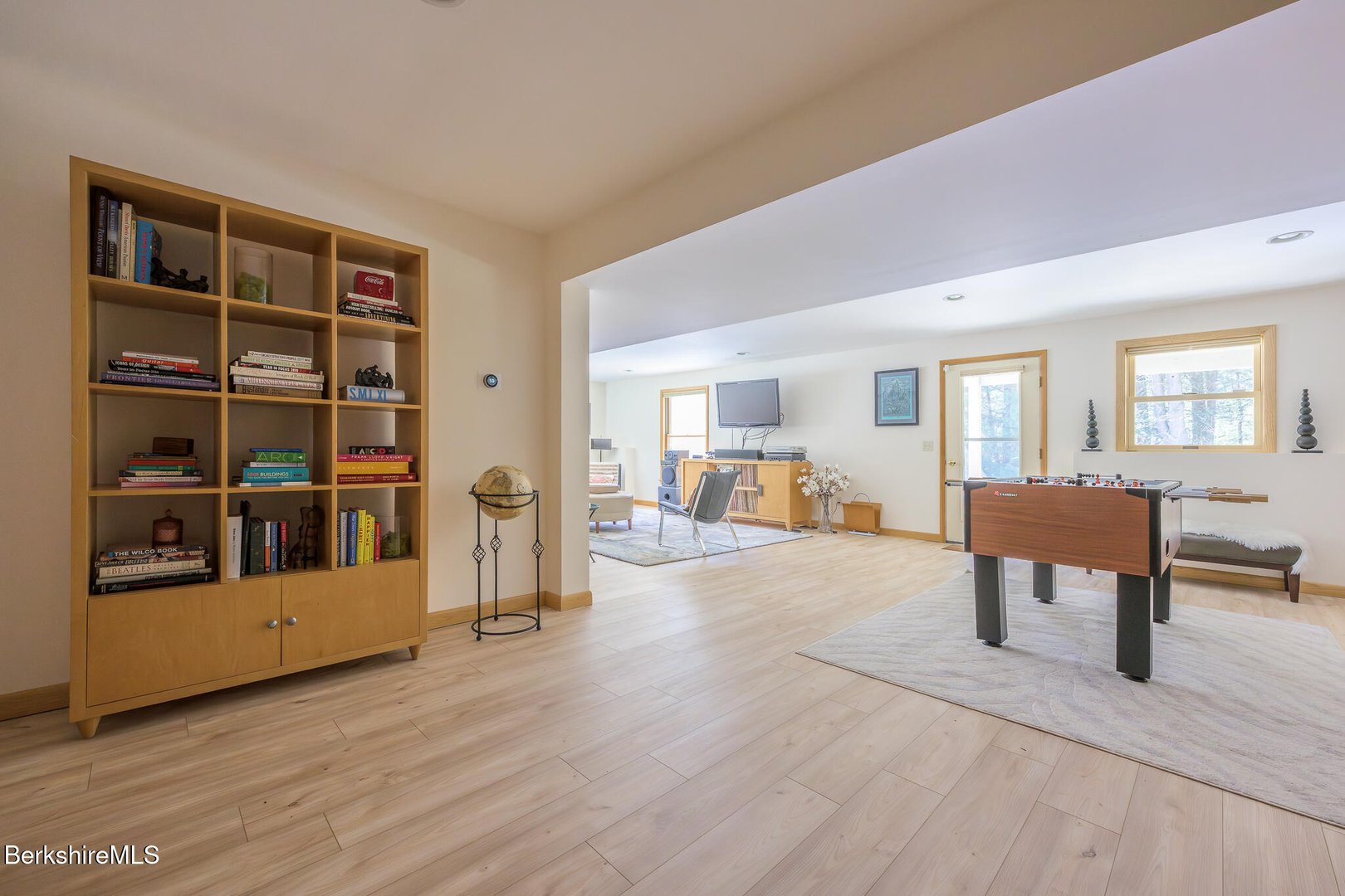 545 W Center Rd Photo 34