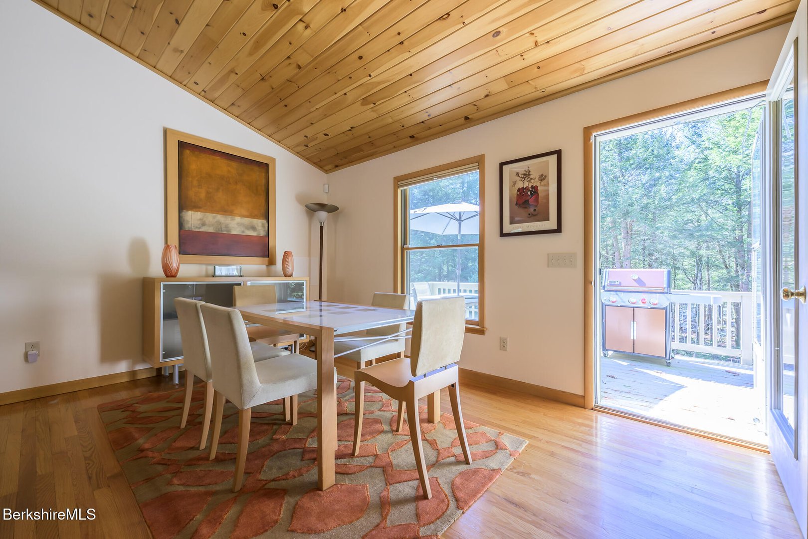 545 W Center Rd Photo 16