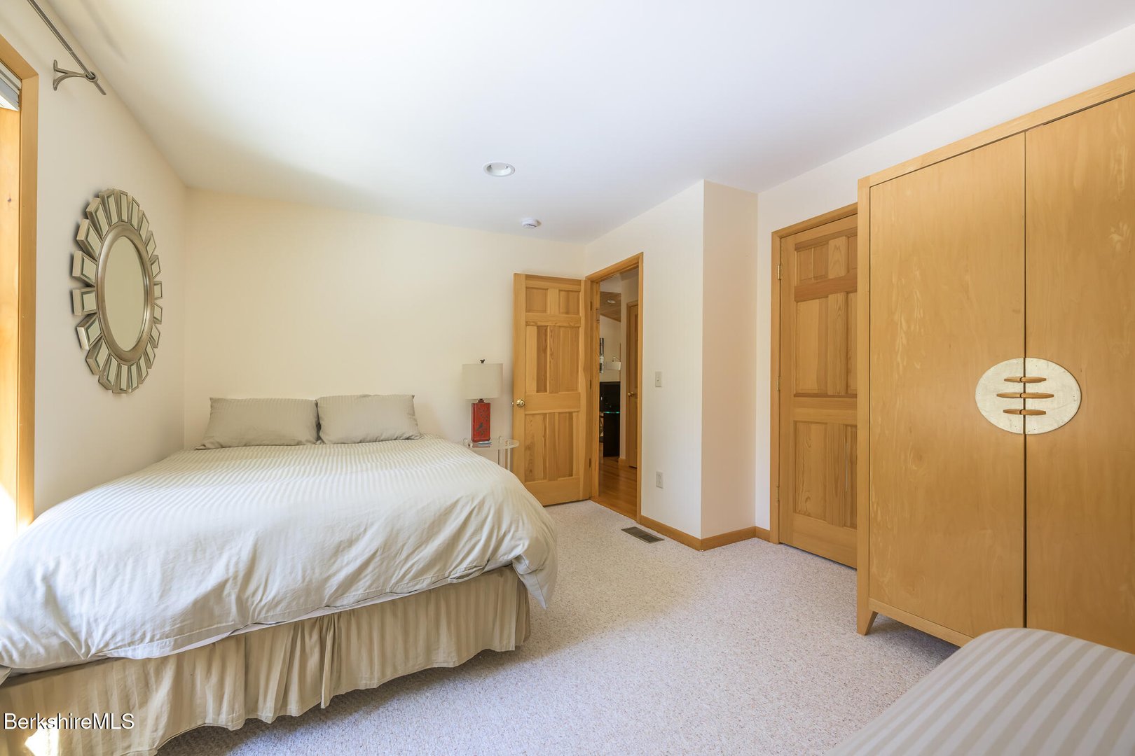 545 W Center Rd Photo 33