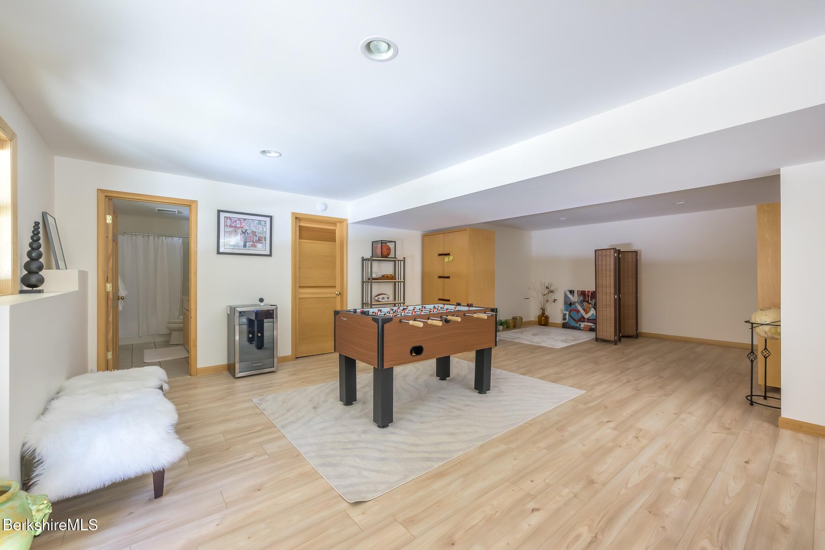 545 W Center Rd Photo 36