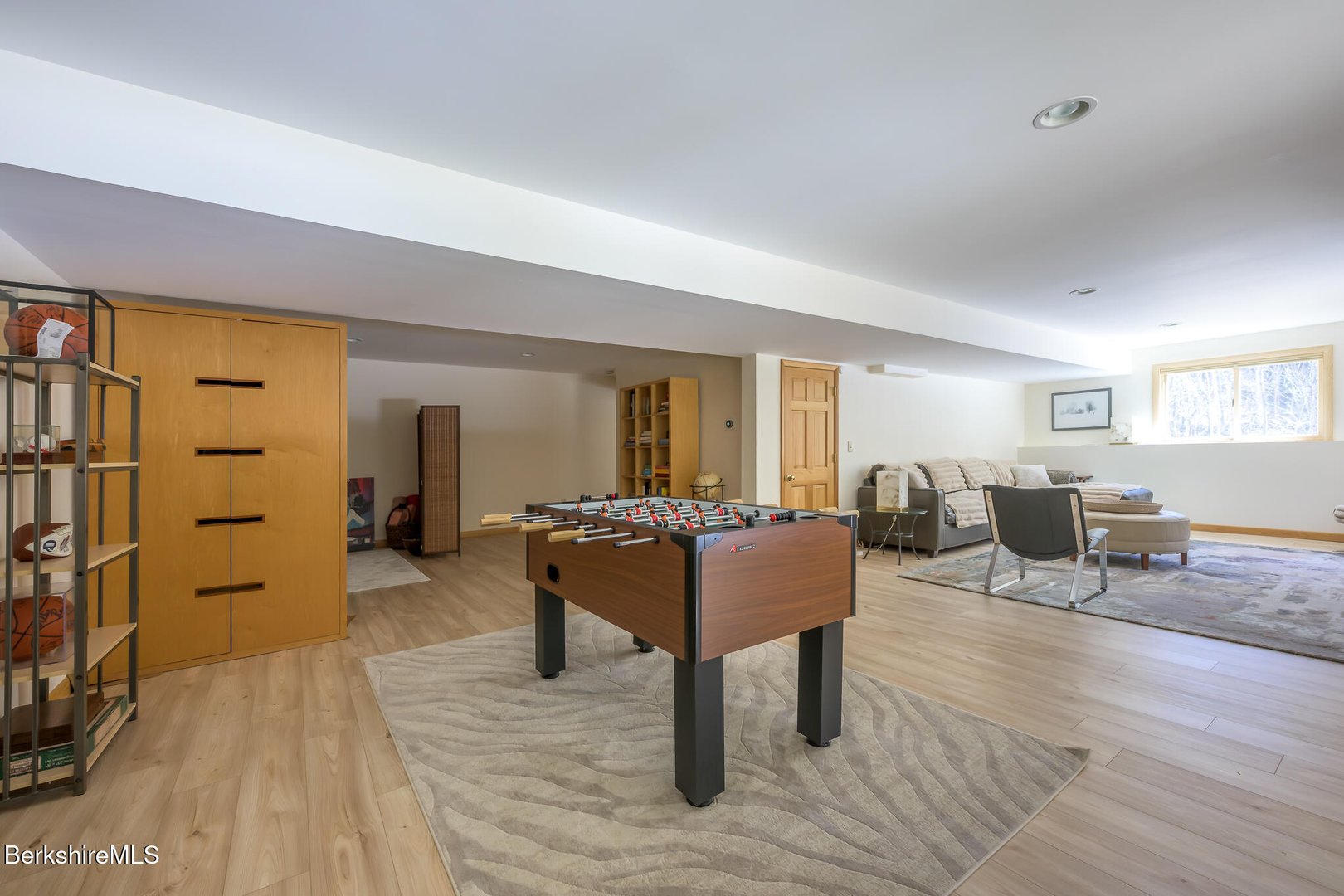 545 W Center Rd Photo 35