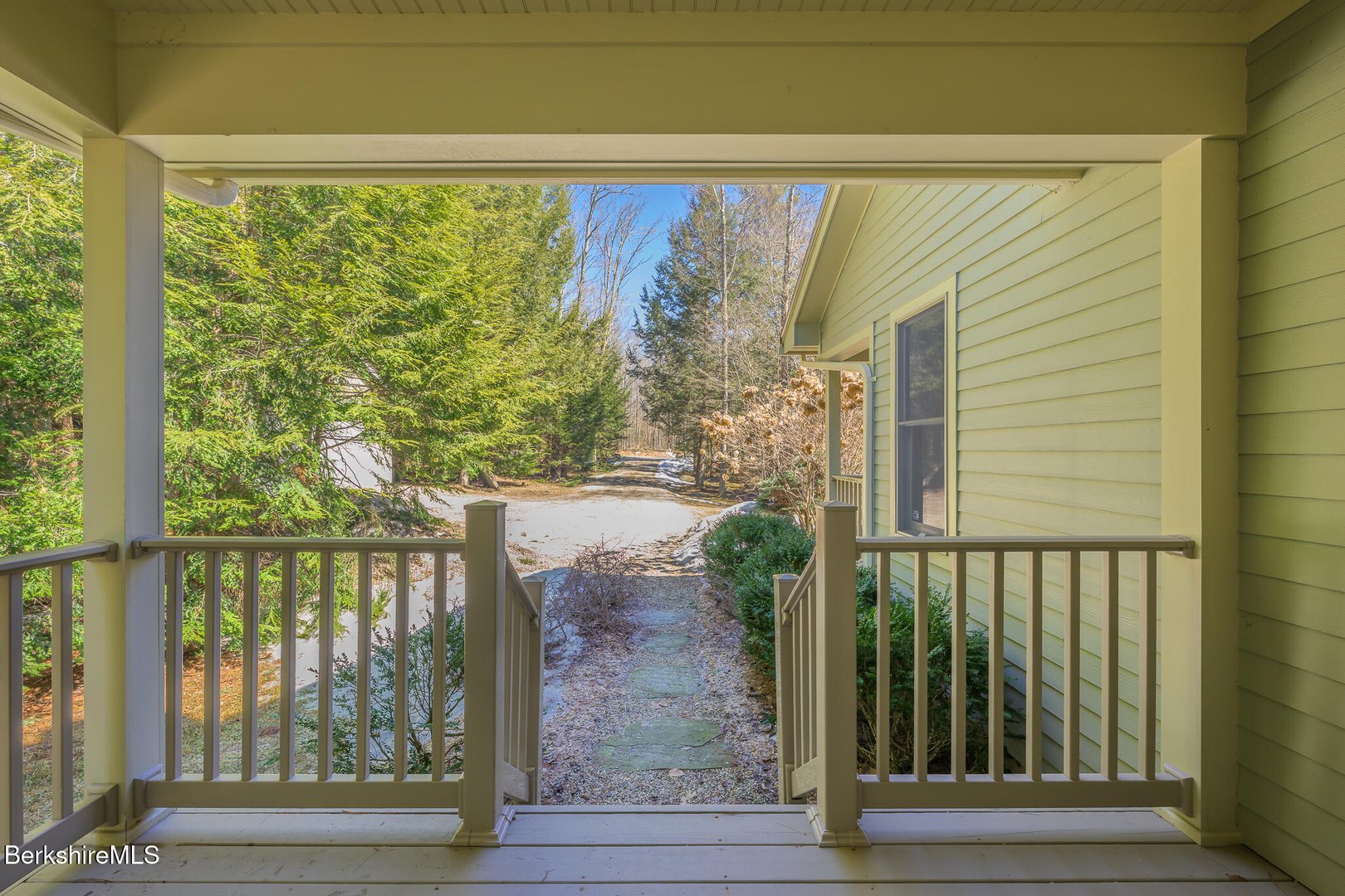 545 W Center Rd Photo 28