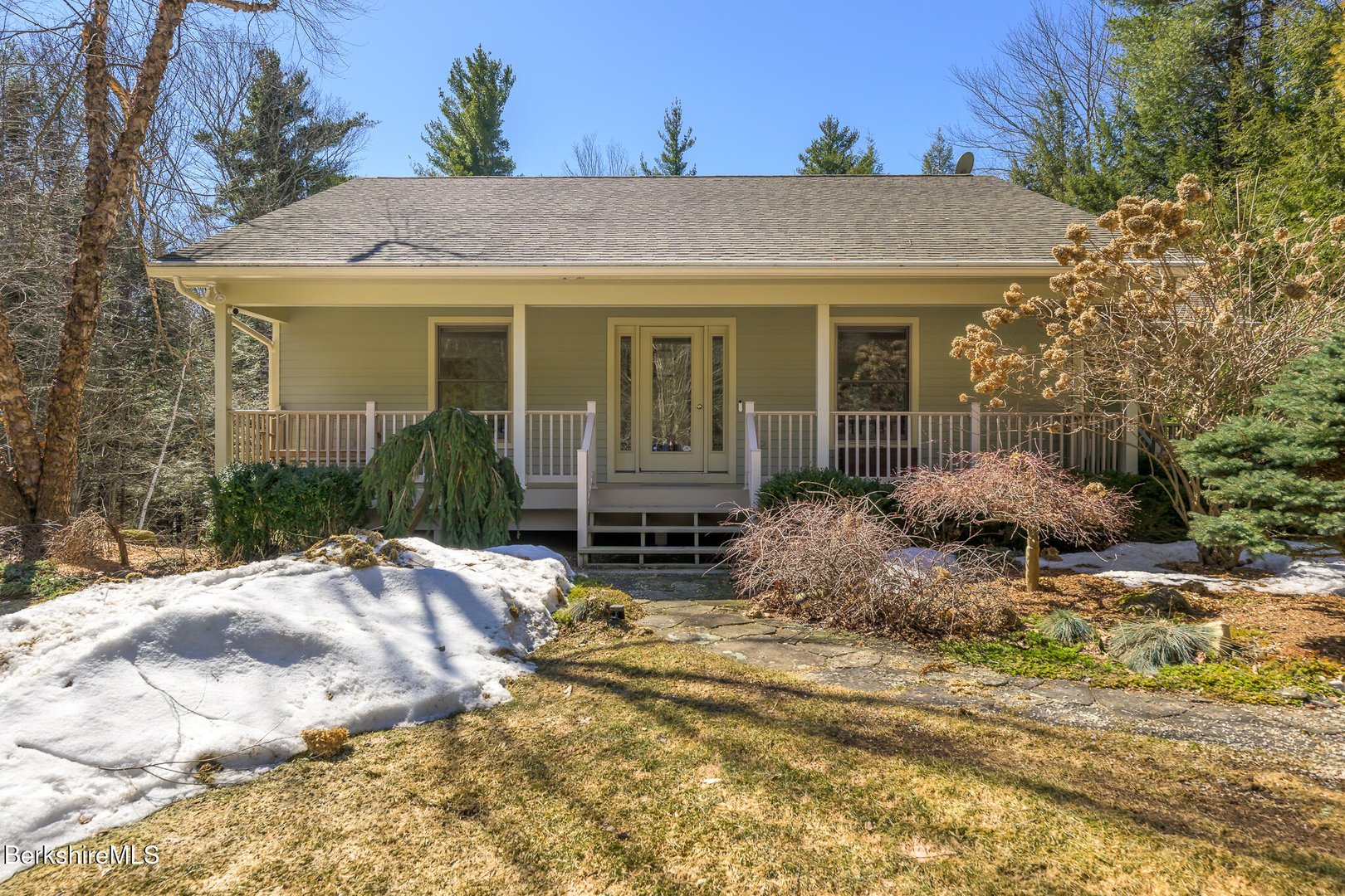 545 W Center Rd Photo 3