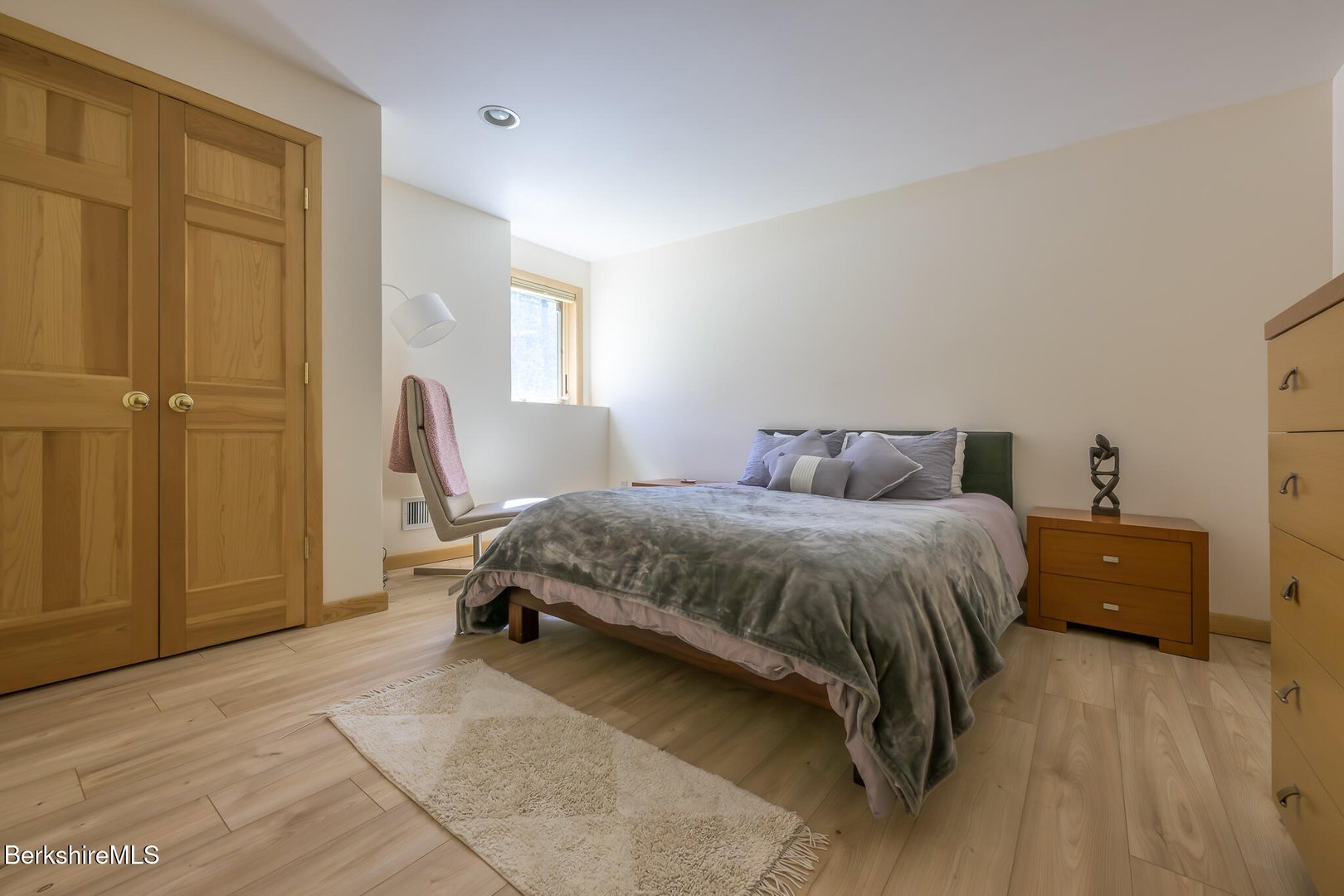 545 W Center Rd Photo 43