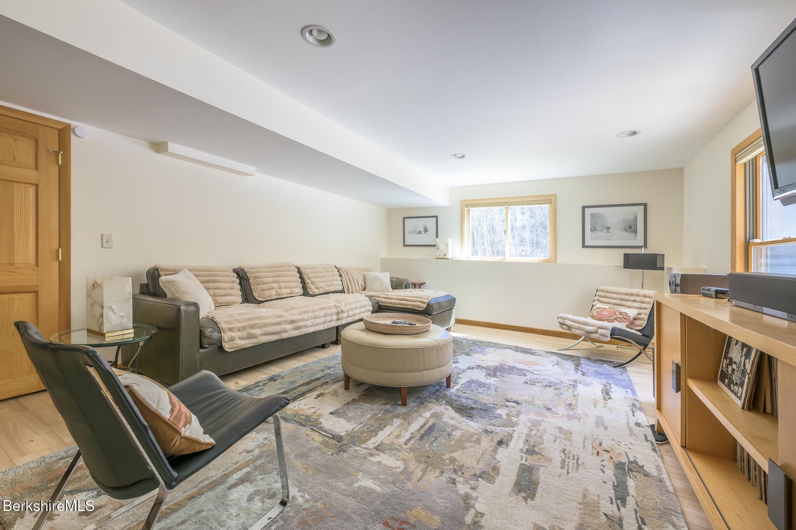 545 W Center Rd Photo 40