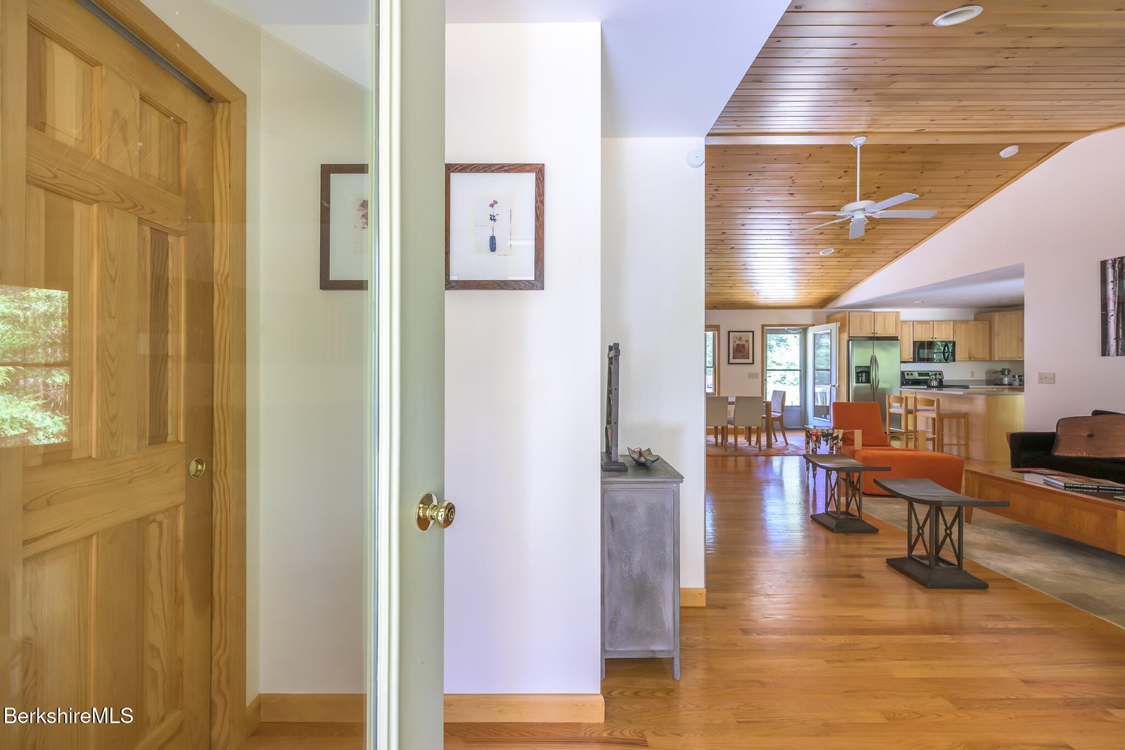 545 W Center Rd Photo 9