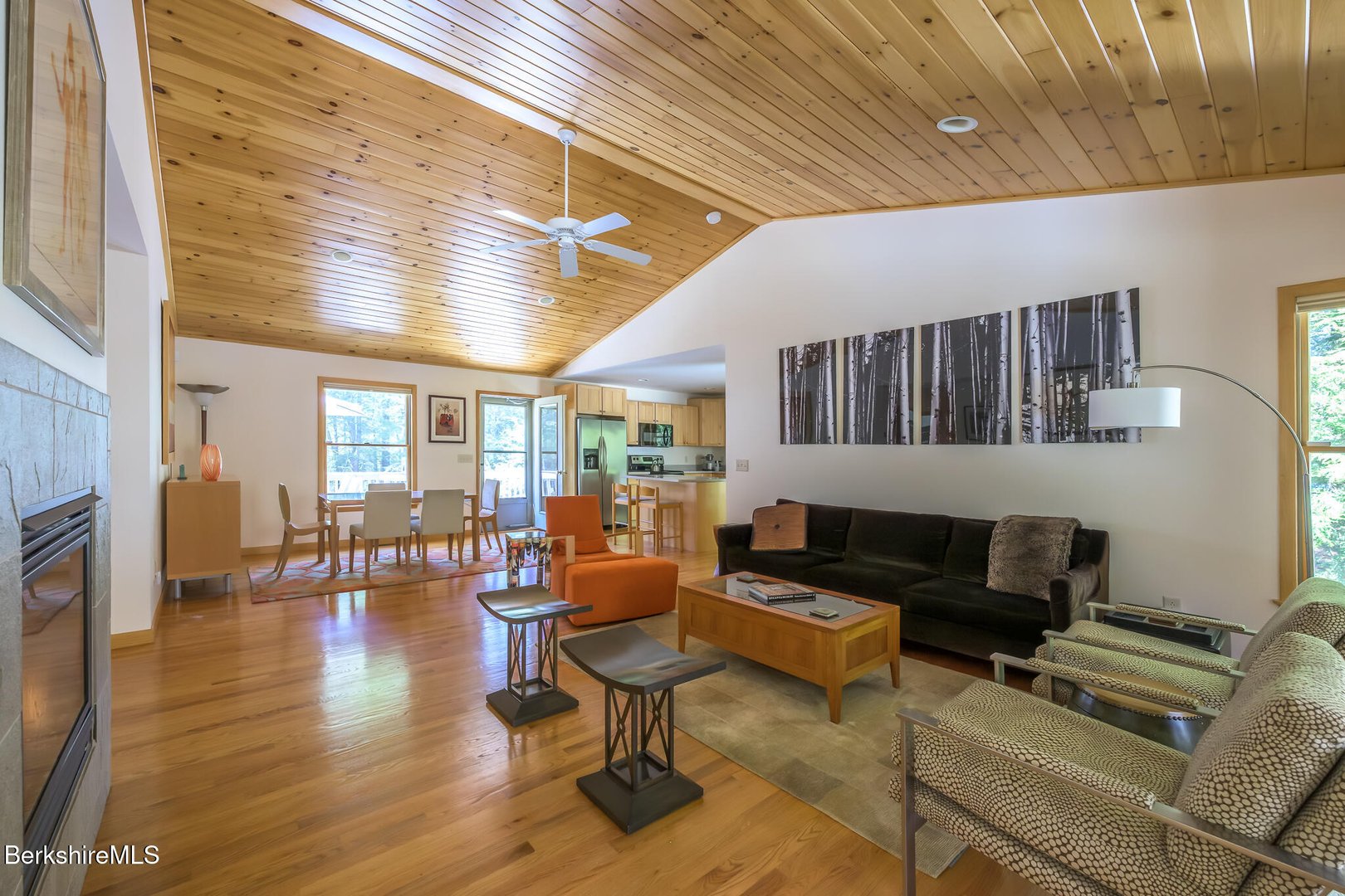 545 W Center Rd Photo 14