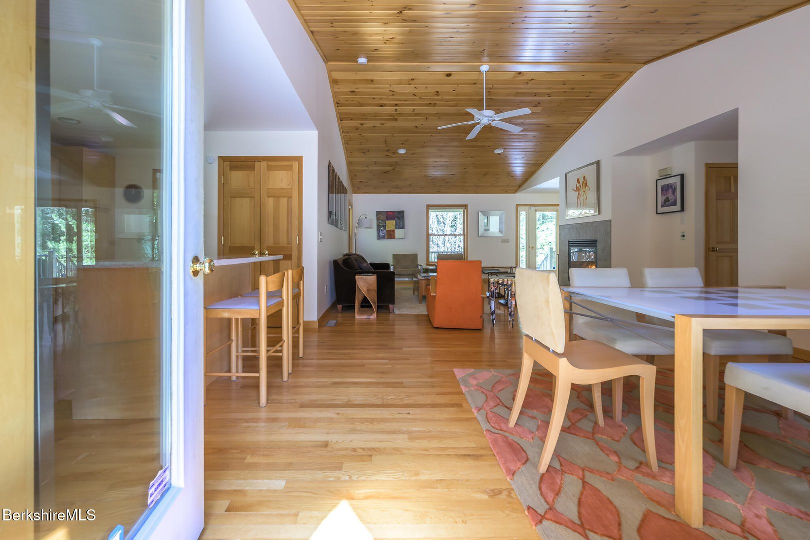 545 W Center Rd Photo 19