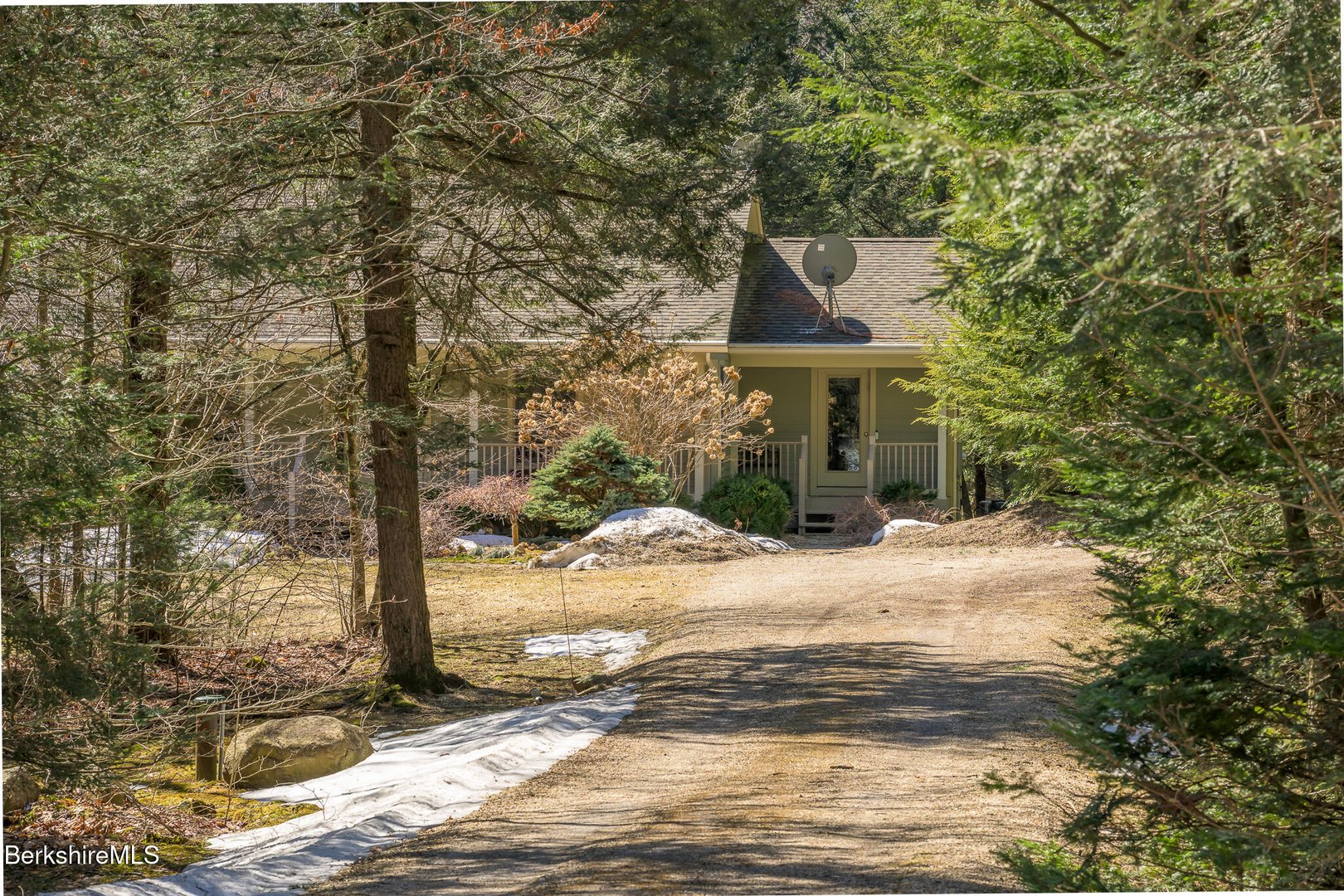 545 W Center Rd Photo 5