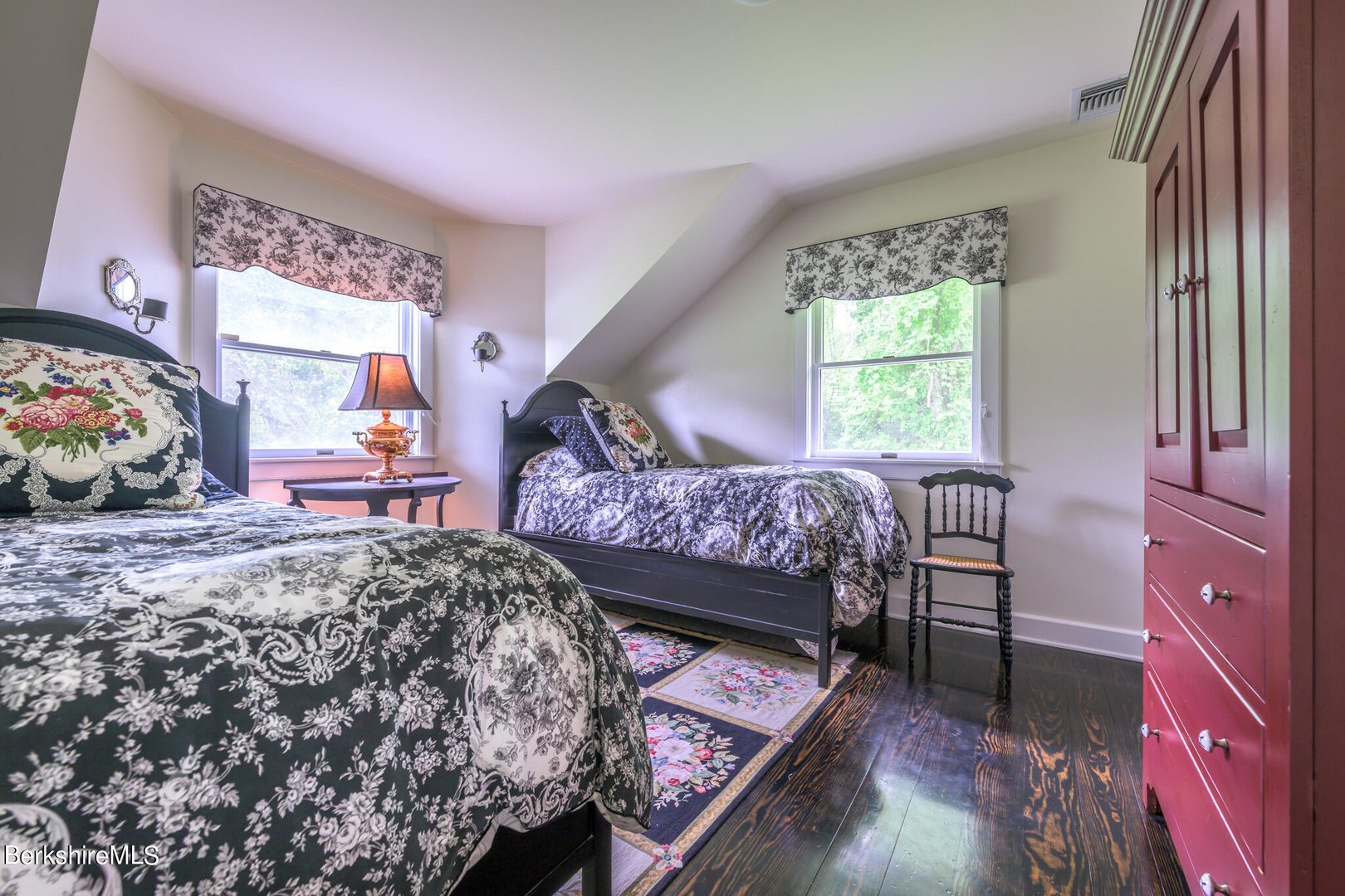 176 West Center Rd Photo 31