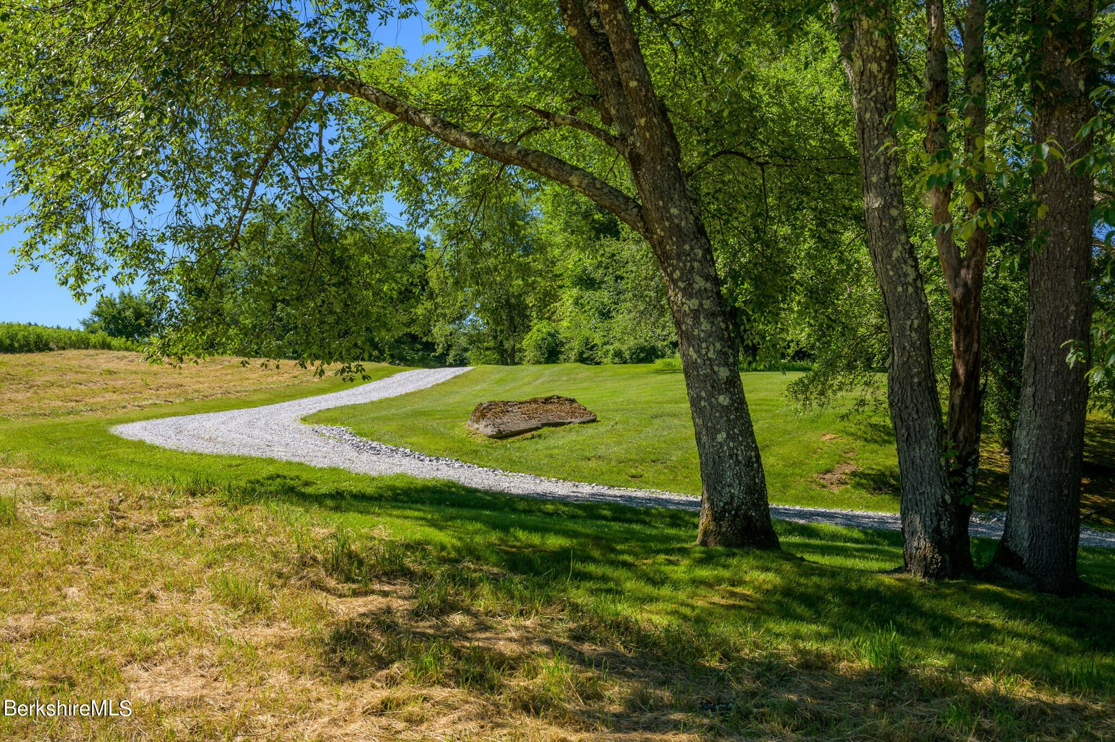 176 West Center Rd Photo 9