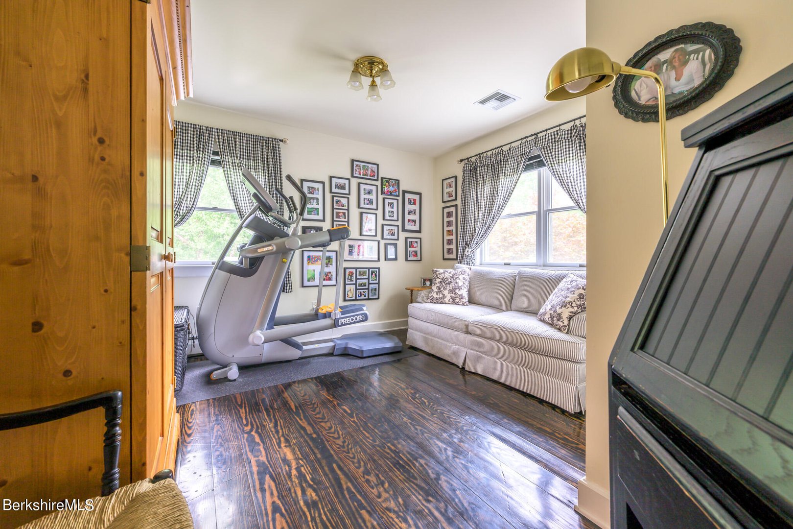 176 West Center Rd Photo 25