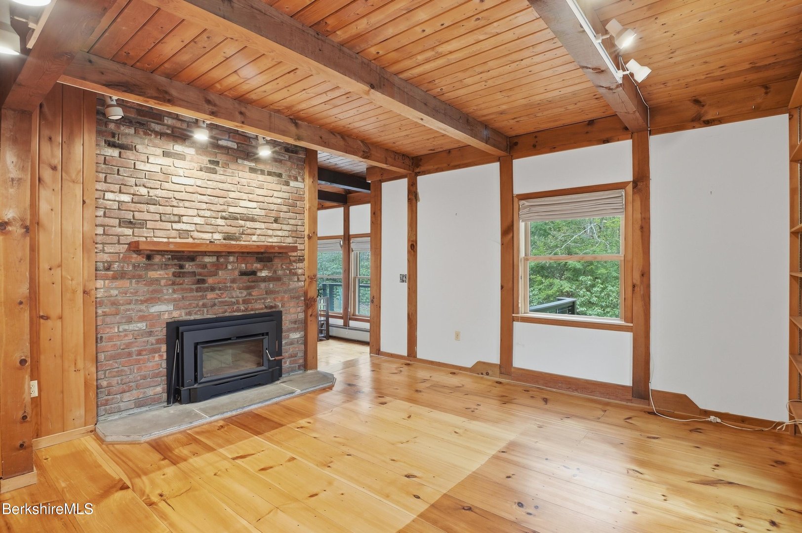 135 Mallard Dr Photo 13