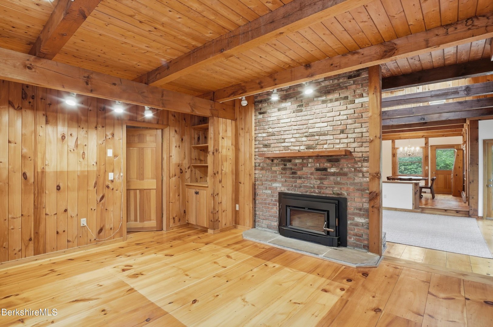 135 Mallard Dr Photo 12