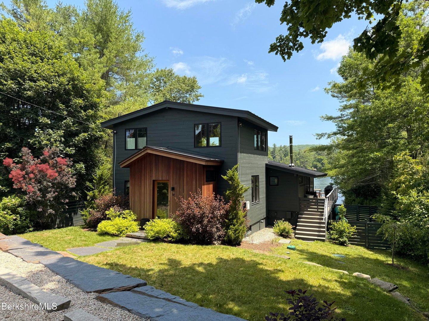 19 Buckingham Ln Photo 3