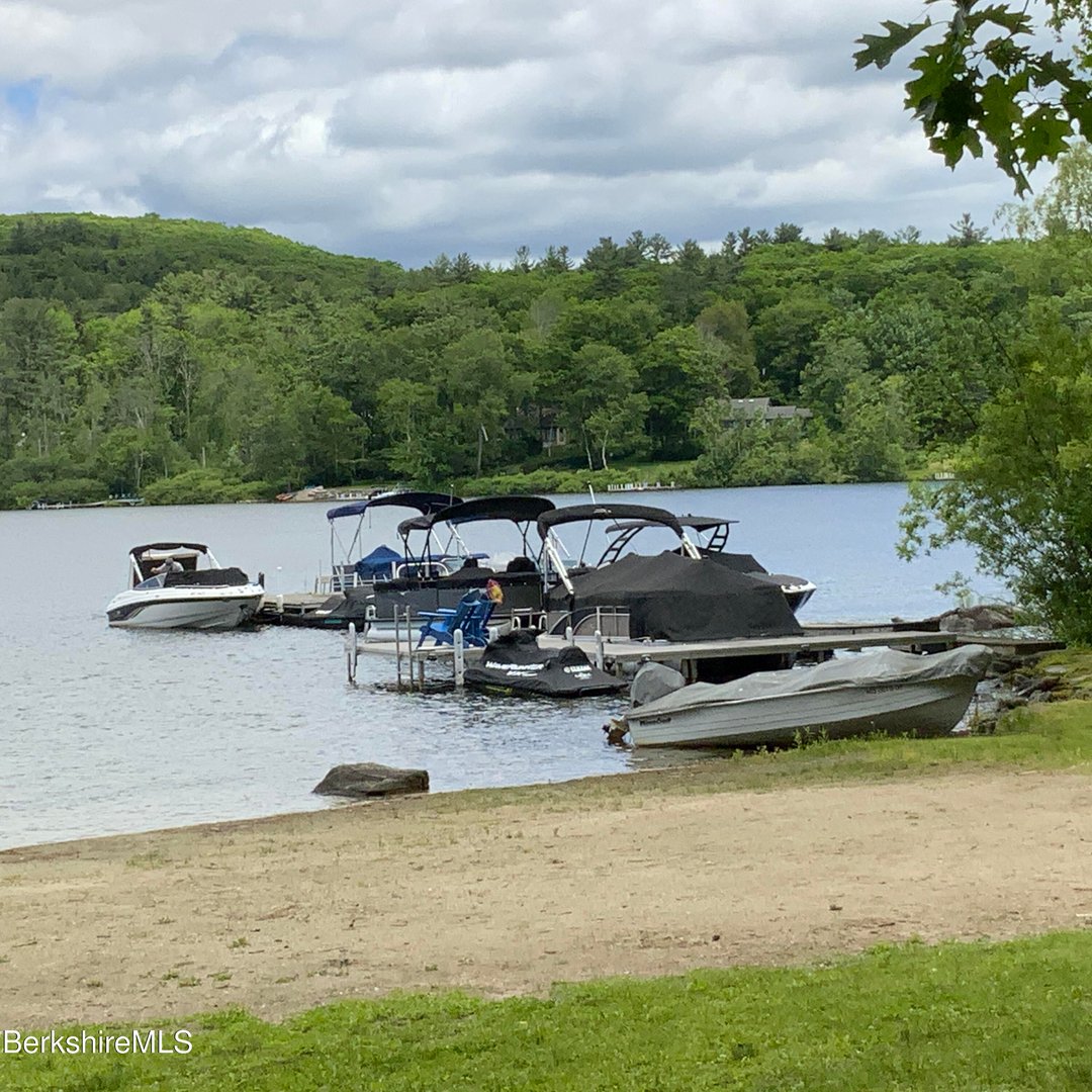 19 Lakeside Dr Photo 5