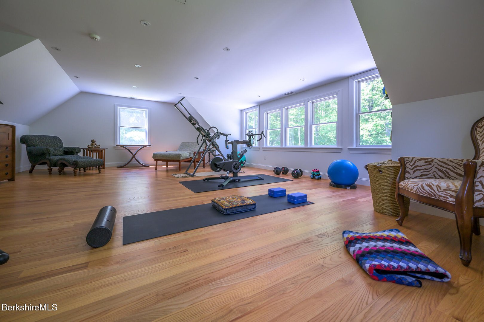 50 Old Village Rd Photo 40