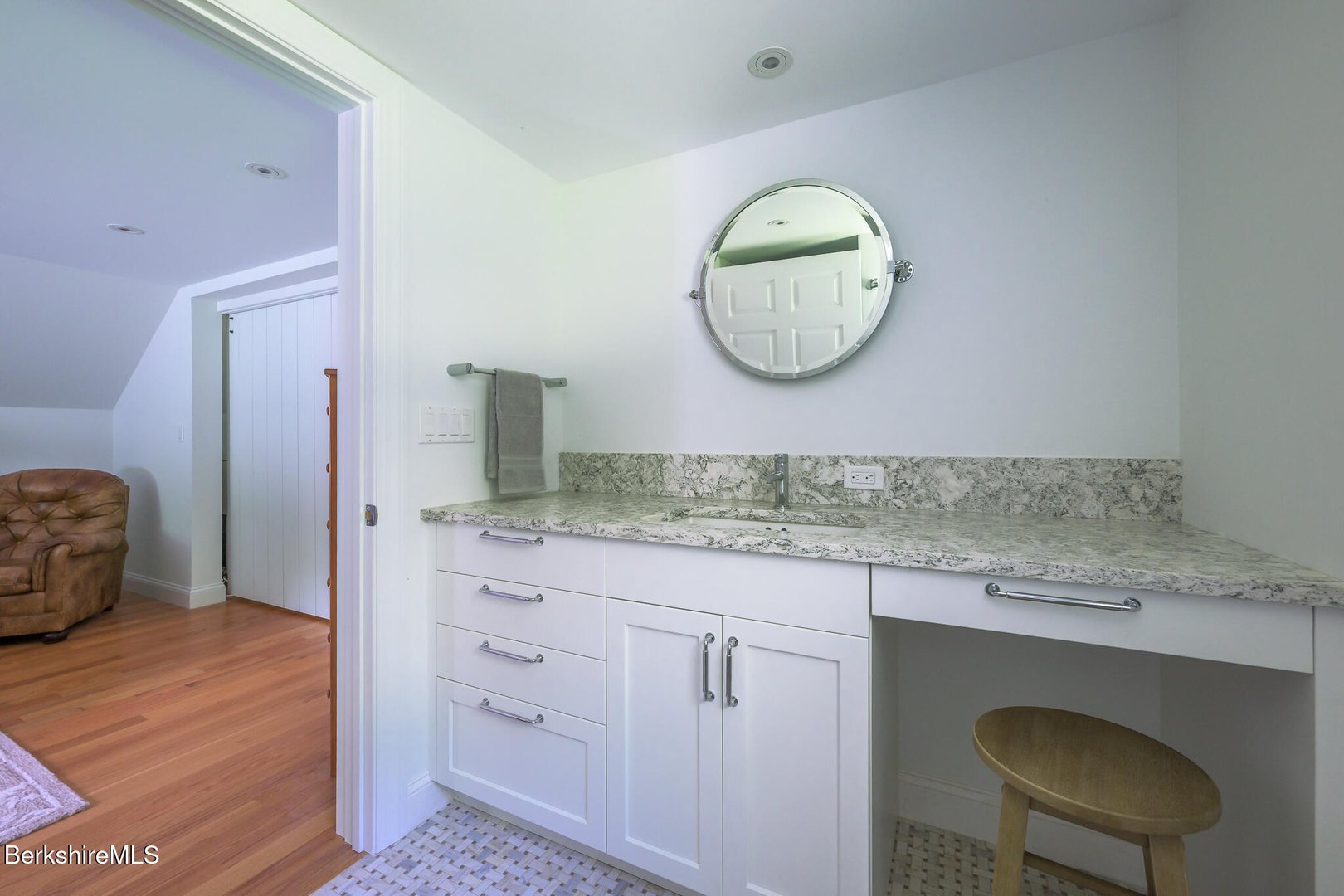 50 Old Village Rd Photo 48