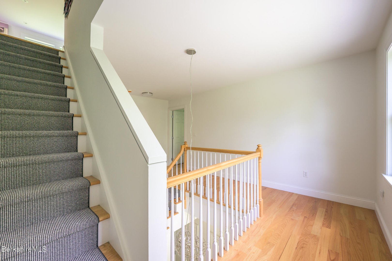 50 Old Village Rd Photo 43