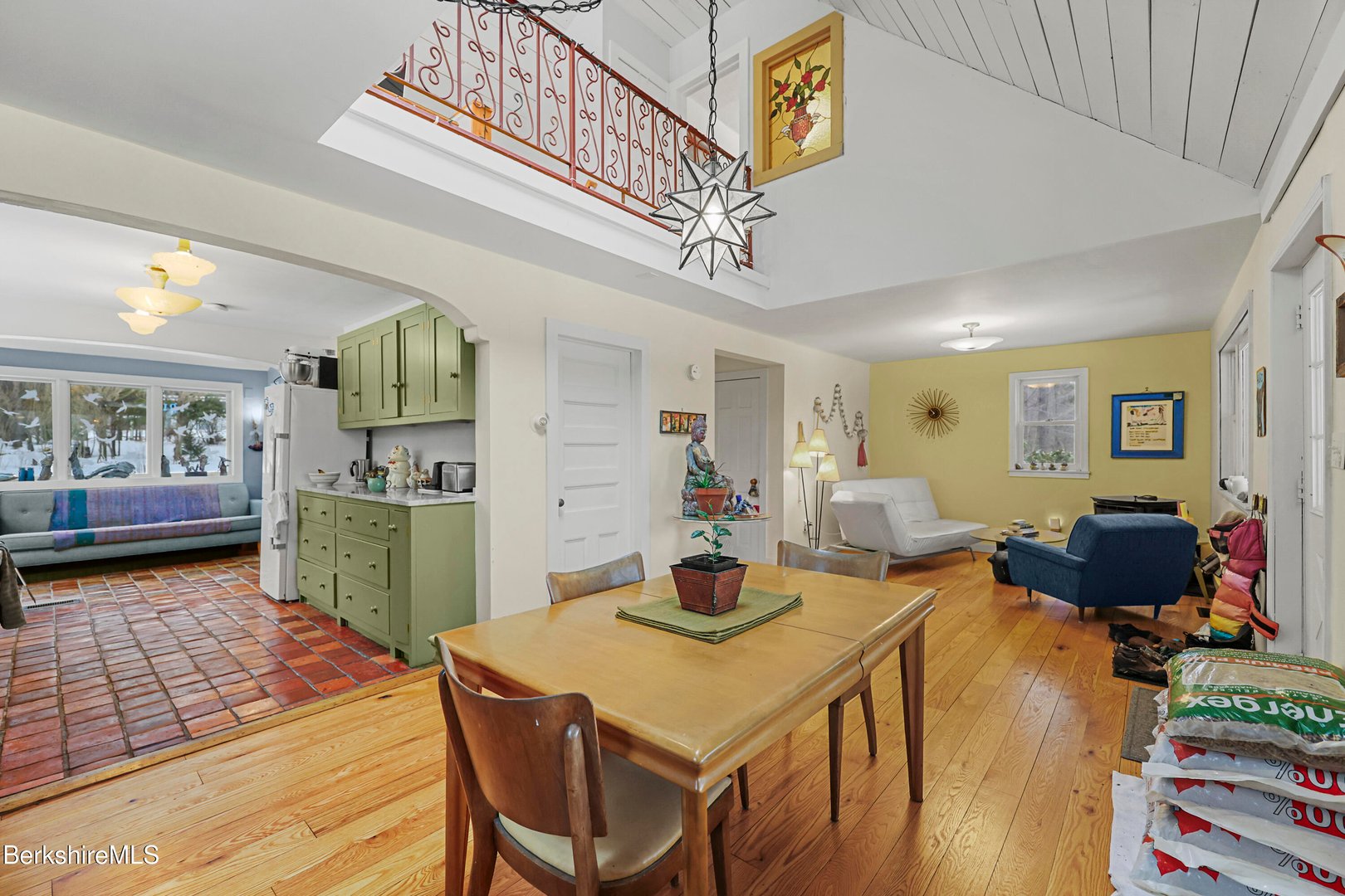 13 Jordan Rd Photo 12