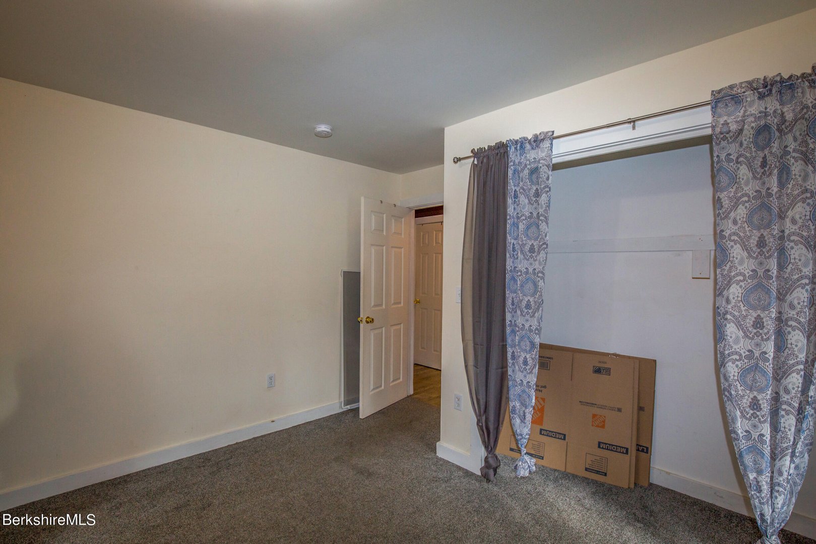 2 Walnut St Photo 14