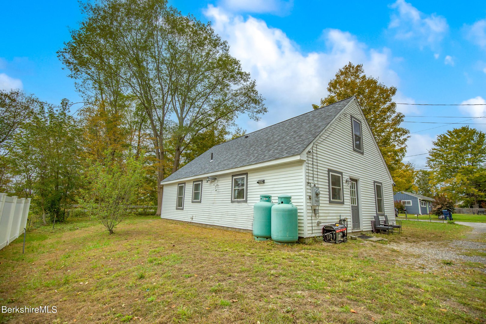 2 Walnut St Photo 29