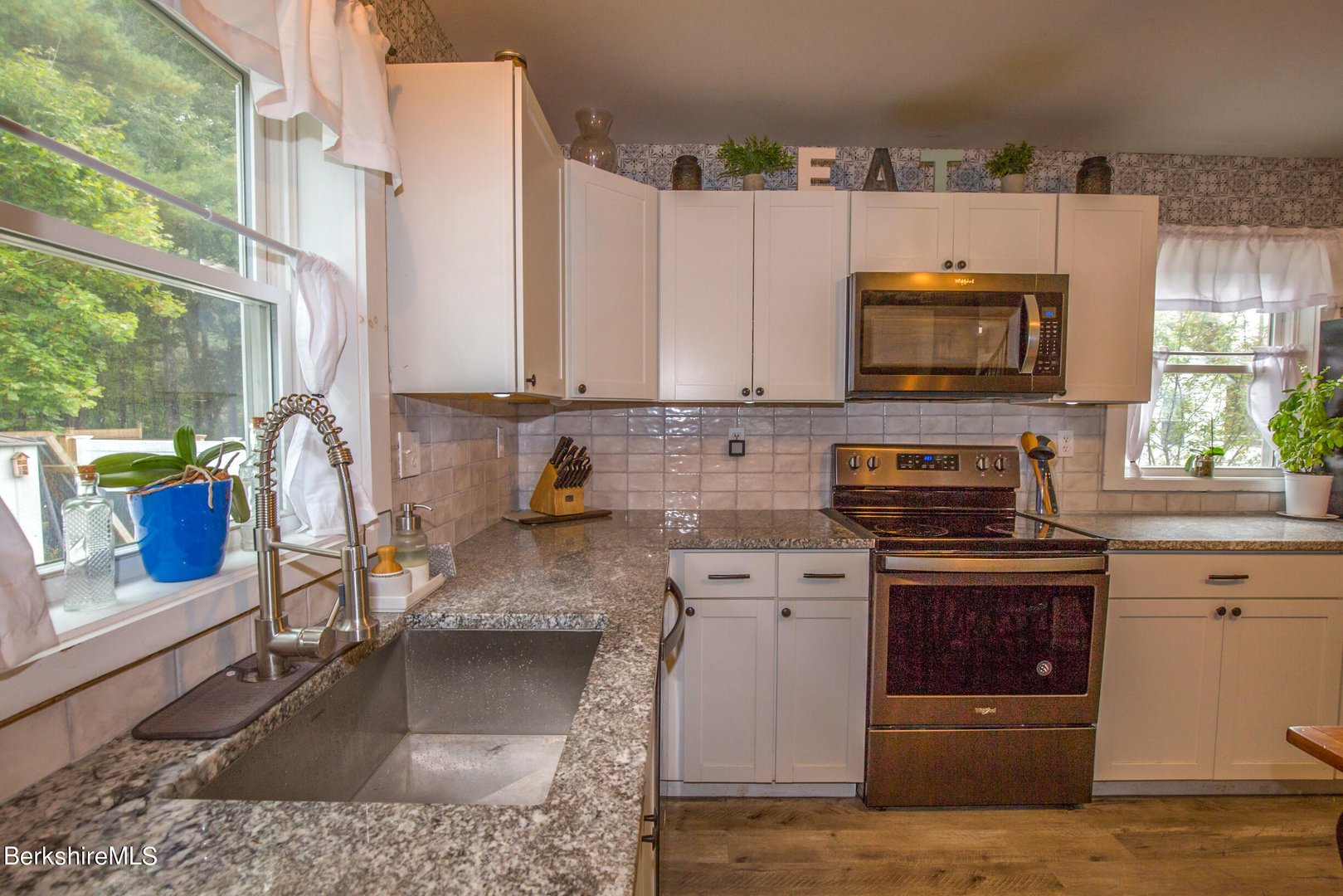 2 Walnut St Photo 10